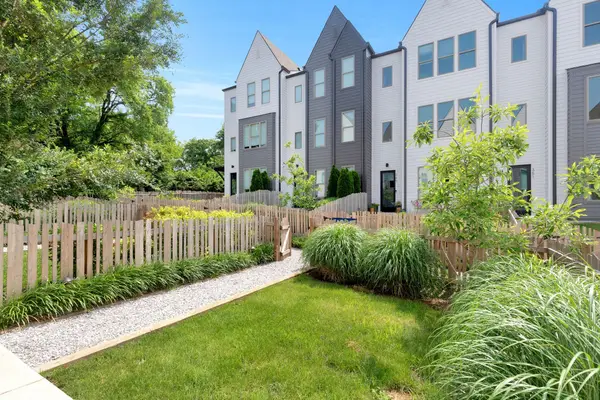 339 E Village Ln, Nashville, TN 37216