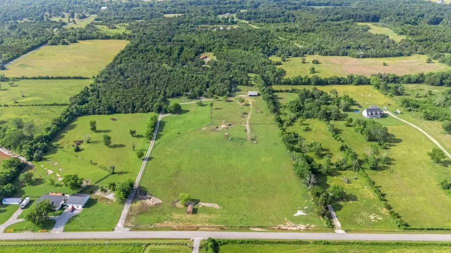 414 Squire Hall Rd, Shelbyville, TN 37160 - Image #2