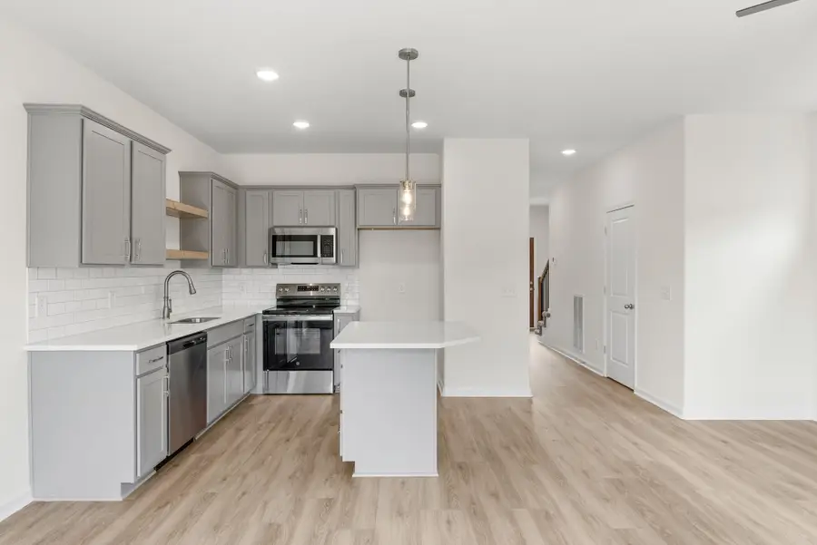 1912 Evans Rd, Clarksville, TN 37042 - #2