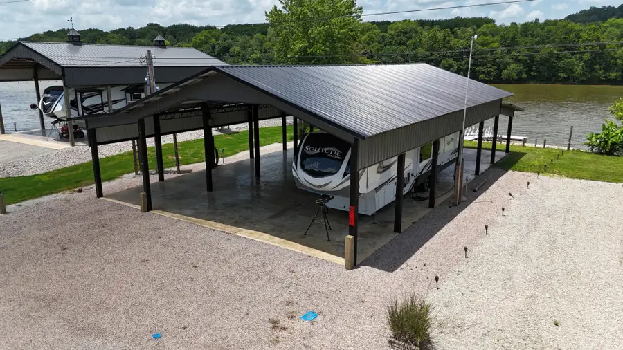 1434 S River Front Dr, Clifton, TN 38425 - Image #2