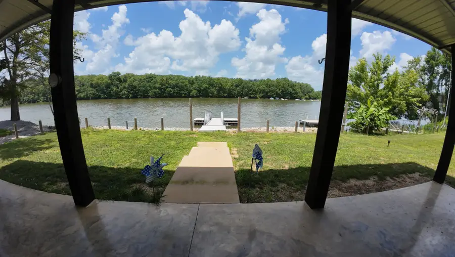 1434 S River Front Dr, Clifton, TN 38425 - Image #3