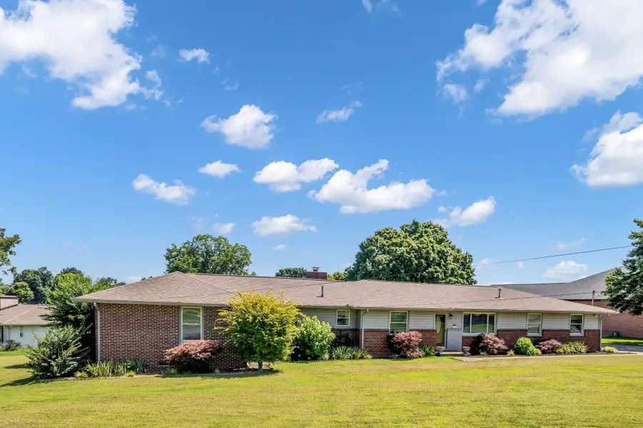 101 Cedarwood Dr, Hendersonville, TN 37075 - #2