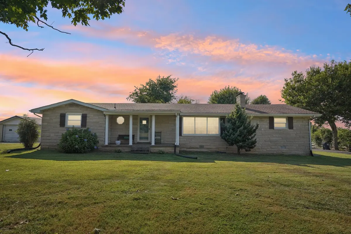 7559 Scottsville Rd, Lafayette, TN 37083 - Image #1