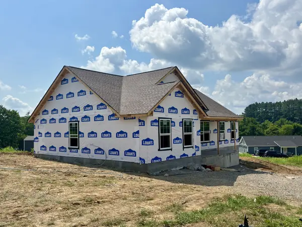 108 Crows Hill Dr, Gordonsville, TN 38563