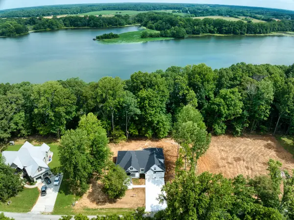 511 Woods Lake Rd, Decherd, TN 37324