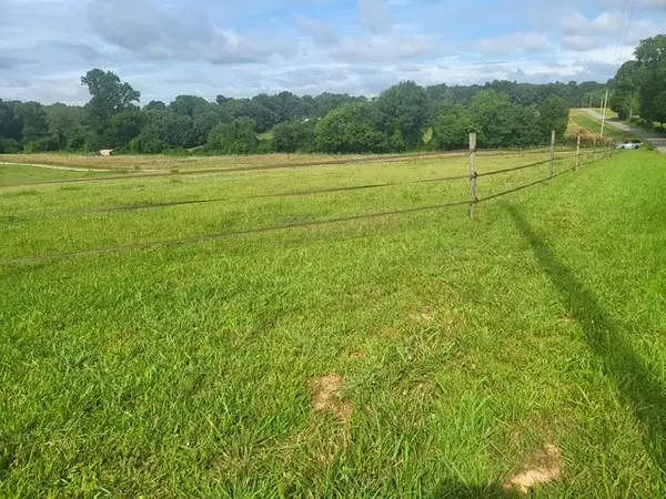 566 Locke Bend Rd E, McMinnville, TN 37110