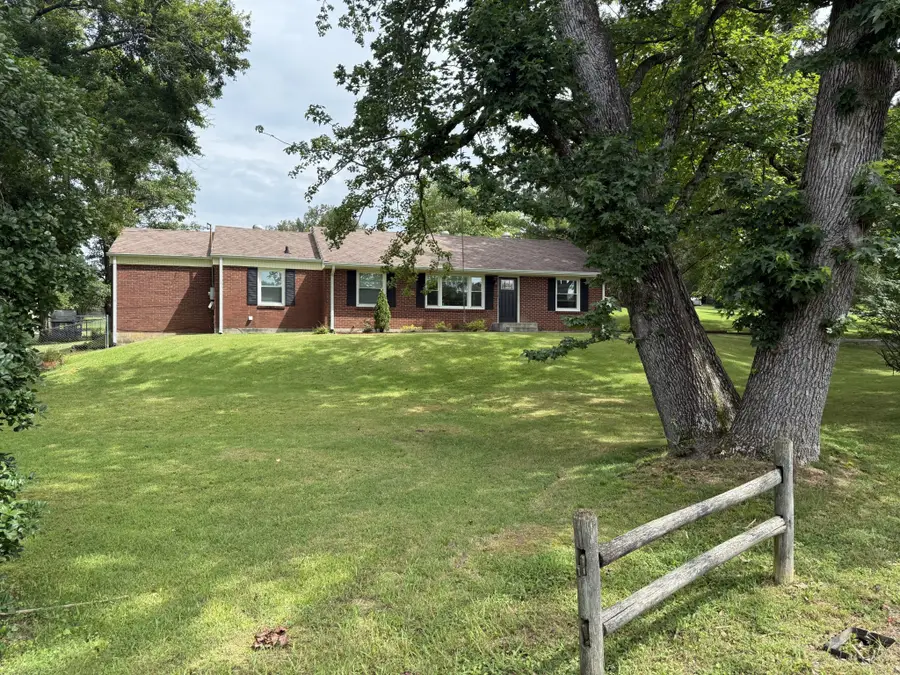 101 Lake Circle Dr, Dickson, TN 37055 - Image #2