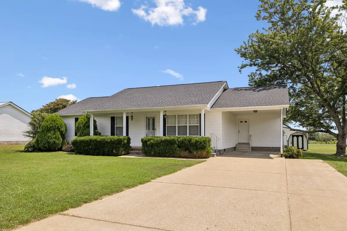 685 Edgefield Dr, Hohenwald, TN 38462 - Image #1