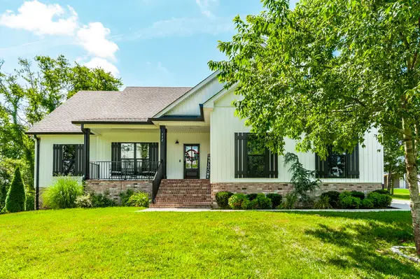 792 Greenfield Ln, Castalian Springs, TN 37031