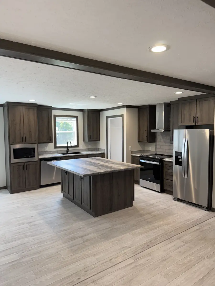 923 White Springs Rd, Lafayette, TN 37083 - Image #2