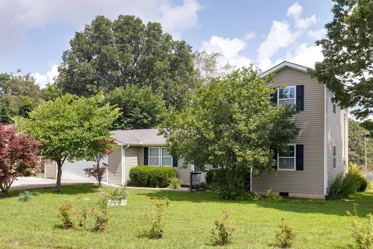 335 Pleasant View Rd, White Bluff, TN 37187 - Image #1