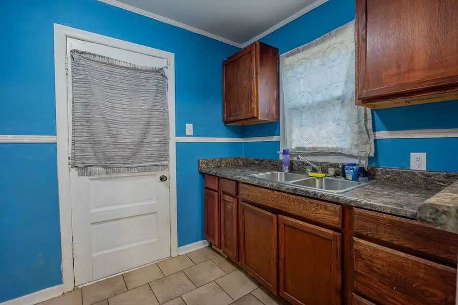 711 Monroe St, Clarksville, TN 37040 - #3