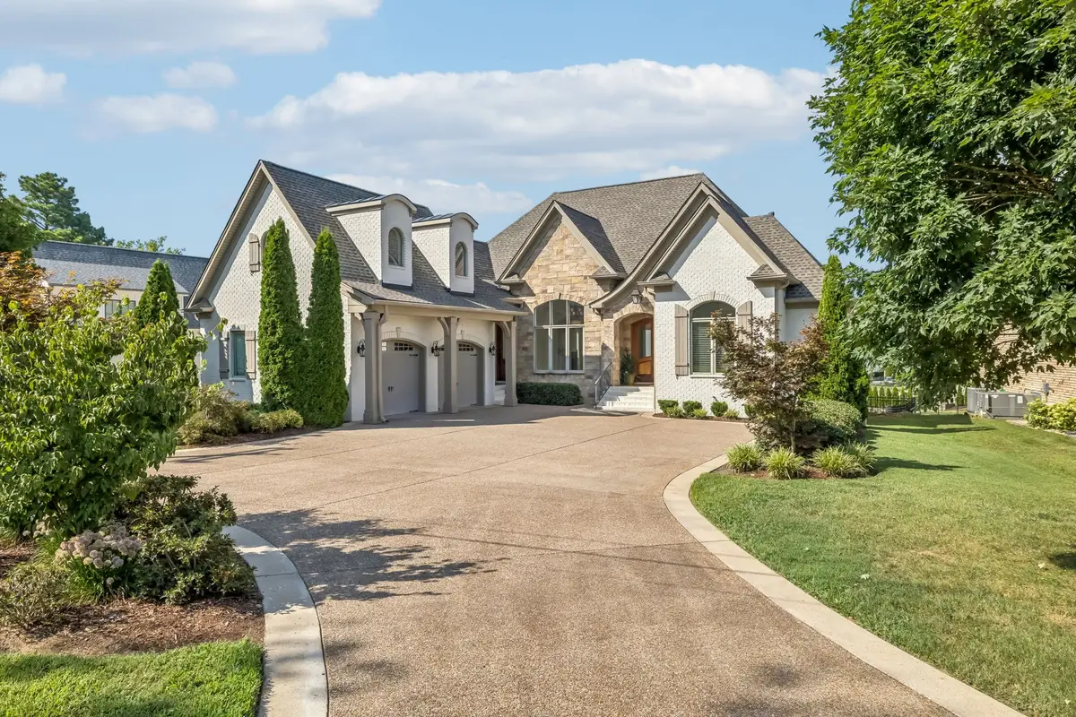 3033 Lakeshore Dr, Old Hickory, TN 37138 - Image #1