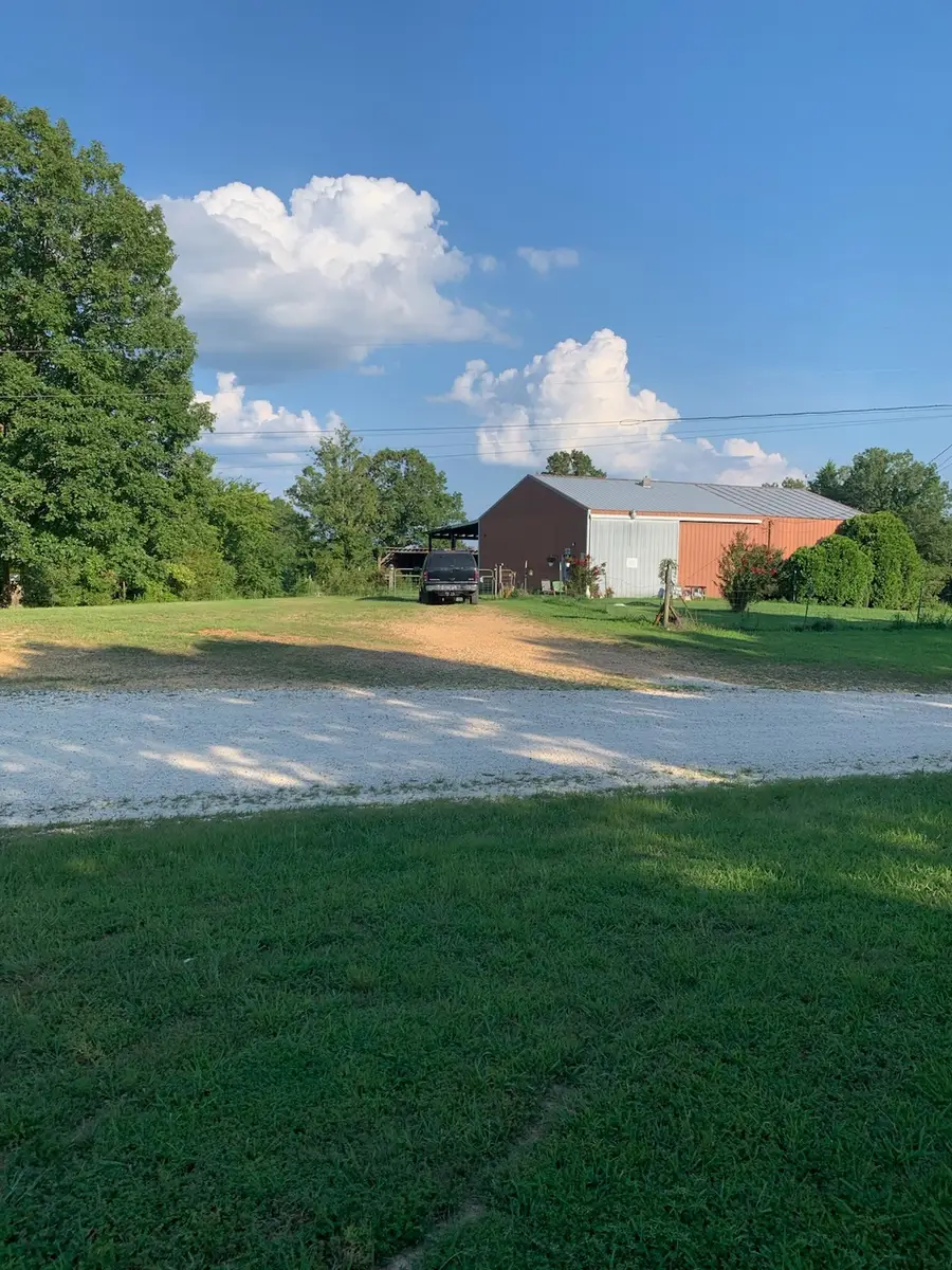 954 S Buchanan Rd, Waverly, TN 37185 - Image #3