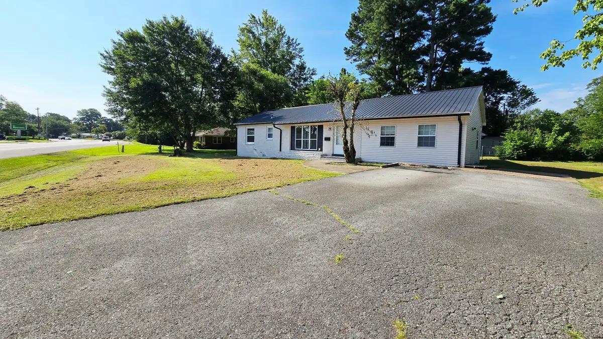 418 W Main St, Hohenwald, TN 38462 - Image #1