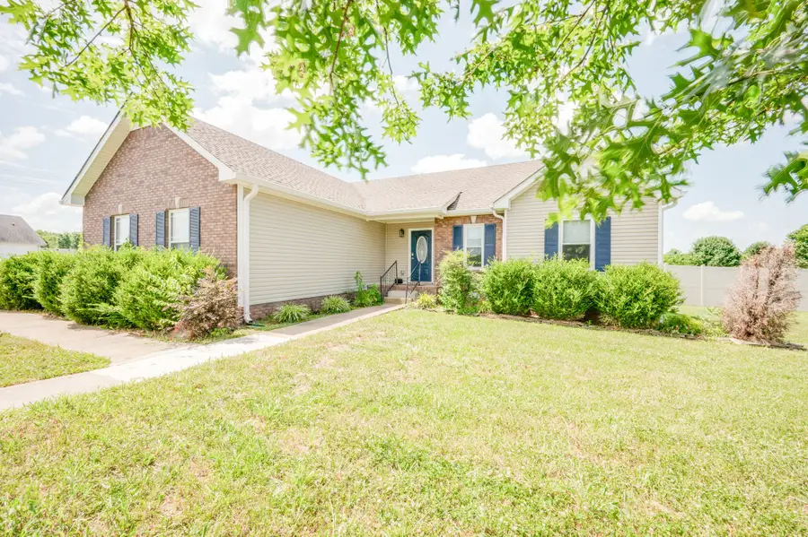 838 Samantha Ln, Clarksville, TN 37040 - Image #2