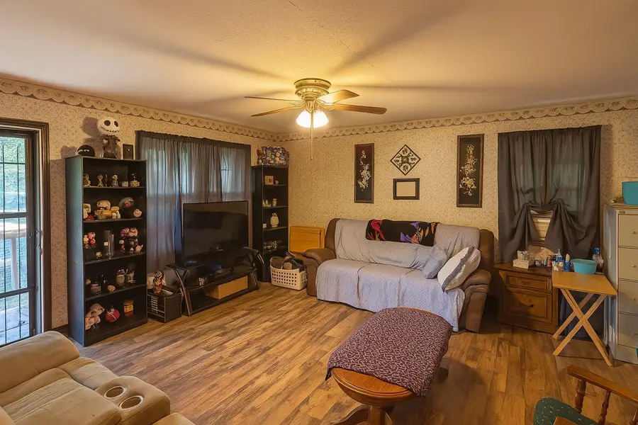 193 A W Schmidt Rd, Tennessee Ridge, TN 37178 - Image #3