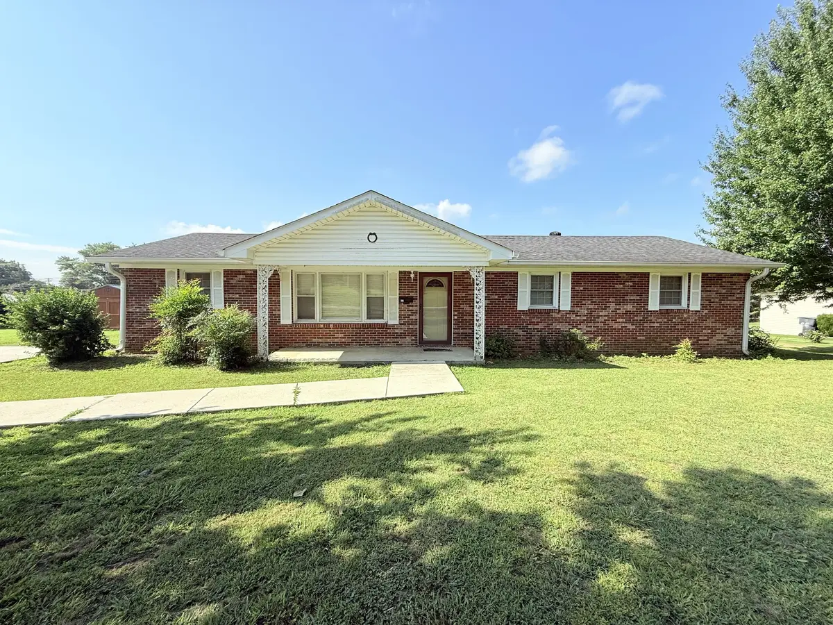 417 Shadowlawn St, McMinnville, TN 37110 - #1