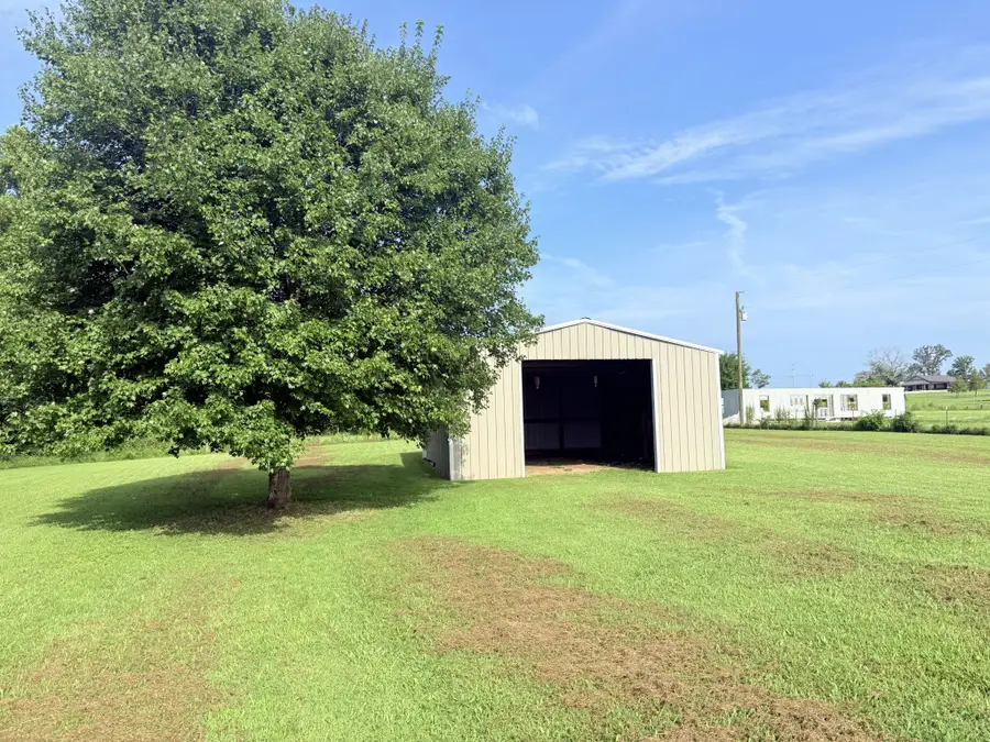 2051 Merry Oaks Rd, McMinnville, TN 37110 - Image #2