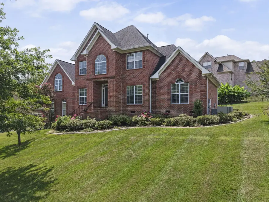 1046 Island Brook Dr, Hendersonville, TN 37075 - #2