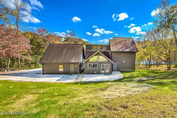 408 Lakecrest Drive, Harriman, TN 37748
