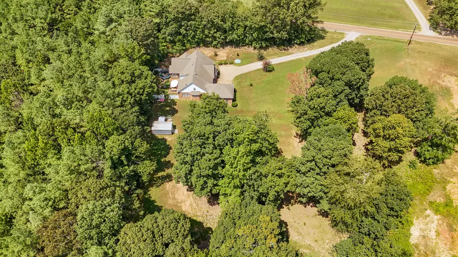 915 Clifftview Rd, Bolivar, TN 38008 - #3