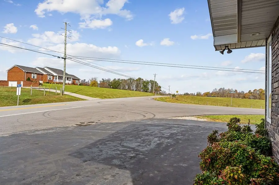 14133 Old Kentucky Rd, Walling, TN 38587 - Image #2