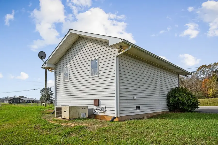 14133 Old Kentucky Rd, Walling, TN 38587 - Image #3
