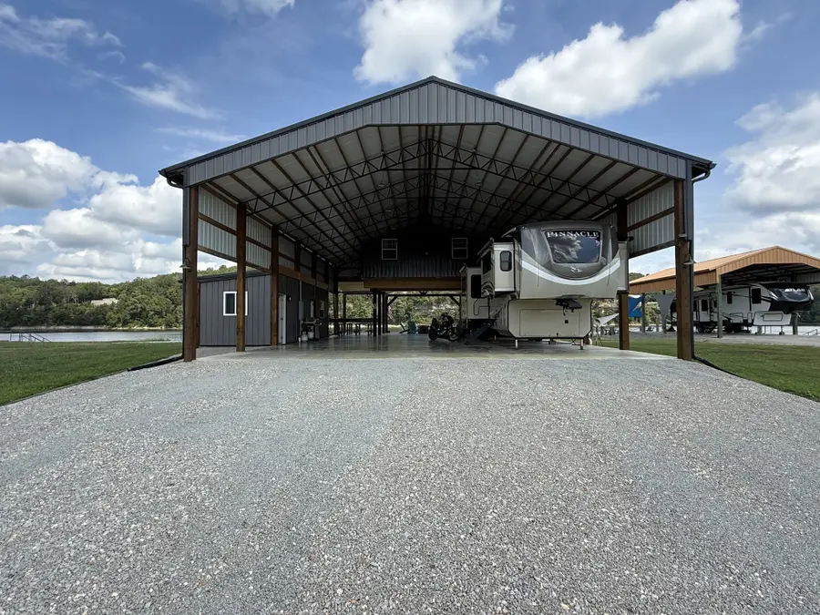 188 S River Front Dr, Clifton, TN 38425 - Image #2