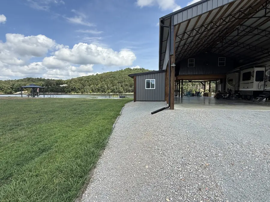 188 S River Front Dr, Clifton, TN 38425 - Image #3
