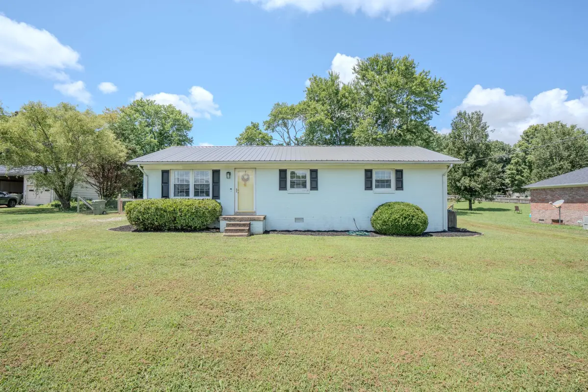 910 Willow Dr, Lawrenceburg, TN 38464 - Image #1