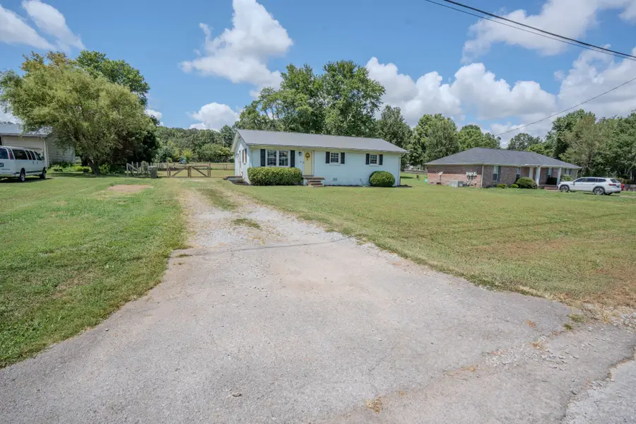 910 Willow Dr, Lawrenceburg, TN 38464 - Image #2