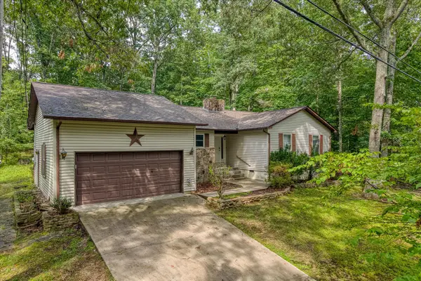121 Juniper Dr, Crossville, TN 38558
