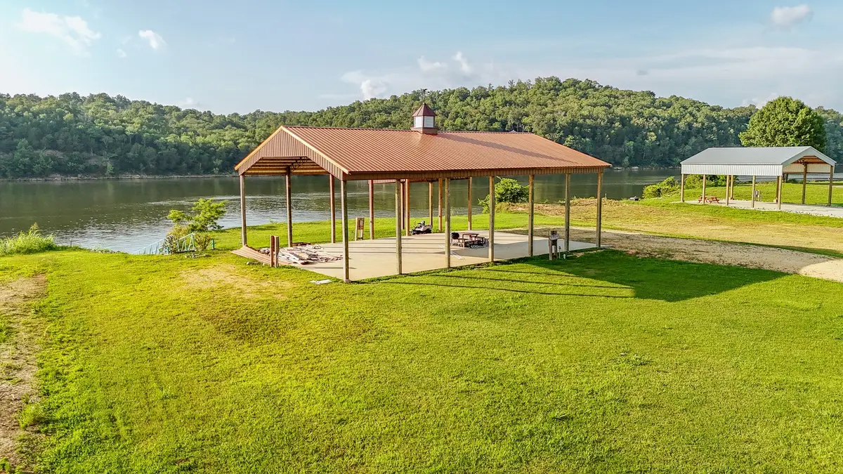 753 River Front Dr, Clifton, TN 38425 - Image #1