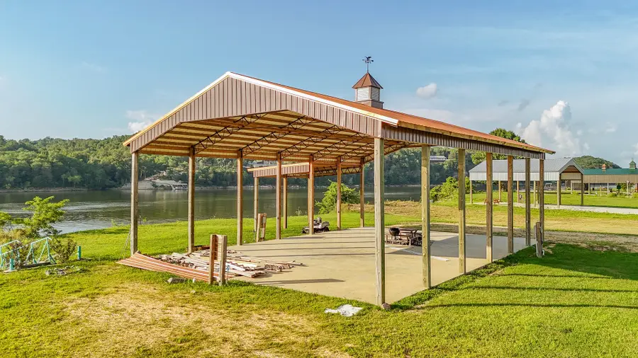 753 River Front Dr, Clifton, TN 38425 - Image #3