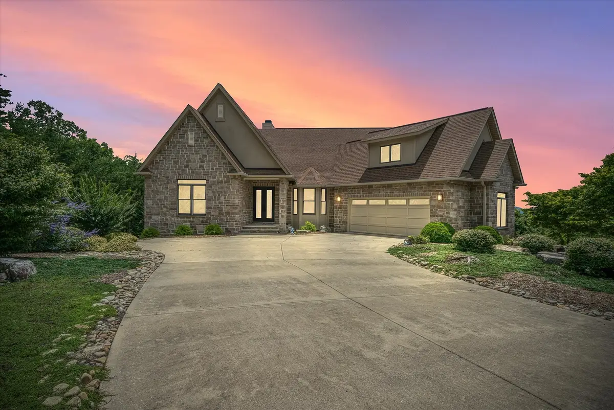 61 Bluff View Ct, Crossville, TN 38558 - Image #1