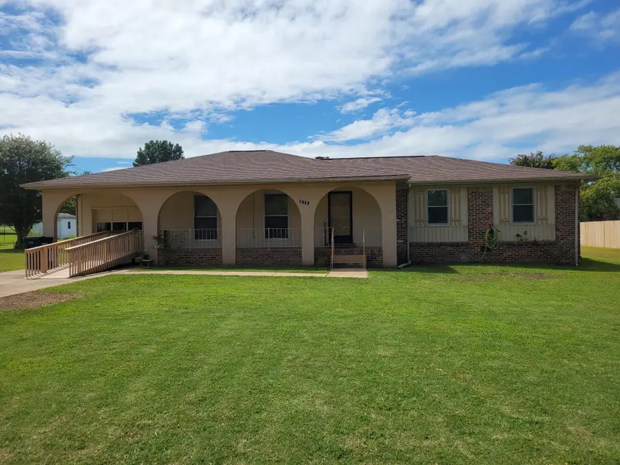 1205 Beverly Dr, Pulaski, TN 38478 - Image #2