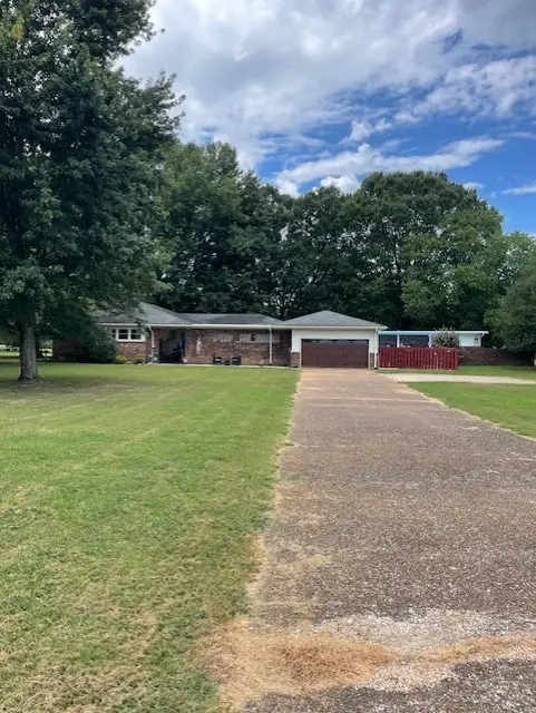 111 Grandview Dr, Lawrenceburg, TN 38464 - Image #1