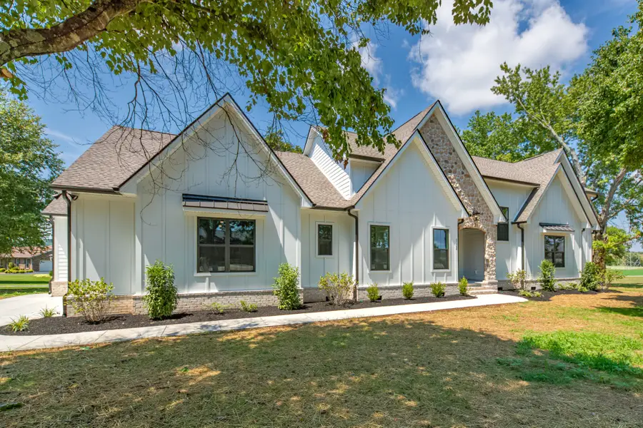 112 Stoneybrook Rd N, Columbia, TN 38401 - #3