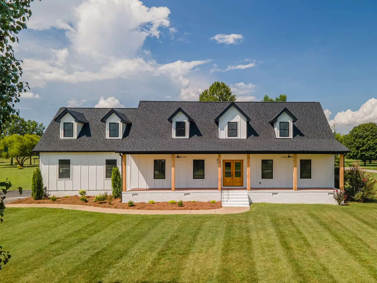 2000 Young Ln, Chapel Hill, TN 37034 - Image #1