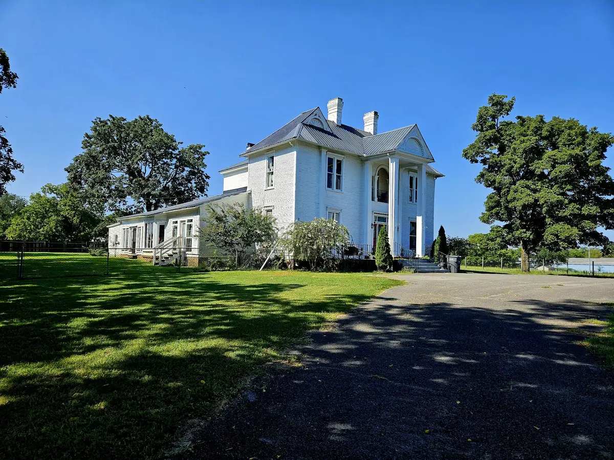 1208 Washington St W, Fayetteville, TN 37334 - Image #1