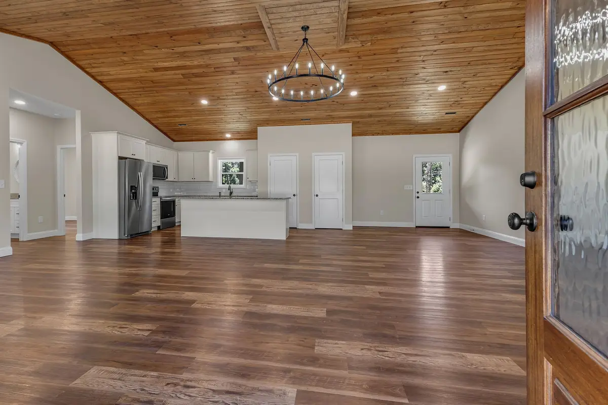 918 Columbia Hwy, Hohenwald, TN 38462 - Image #1