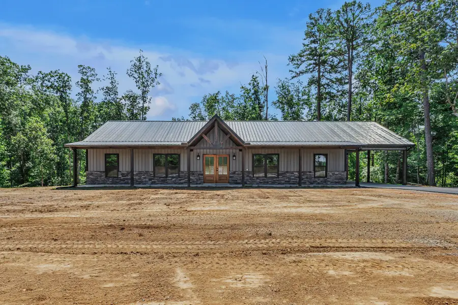 918 Columbia Hwy, Hohenwald, TN 38462 - Image #2