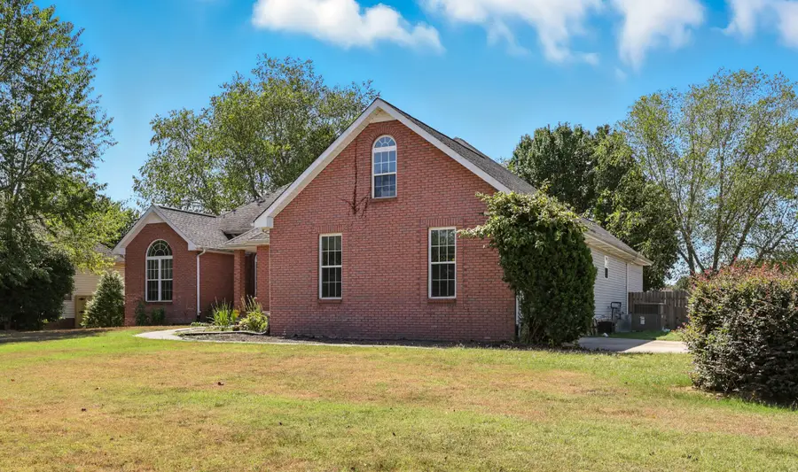 801 Isaac Ct, Clarksville, TN 37040 - Image #2