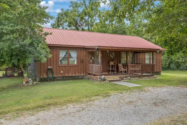 120 Wallace Dr, Waynesboro, TN 38485