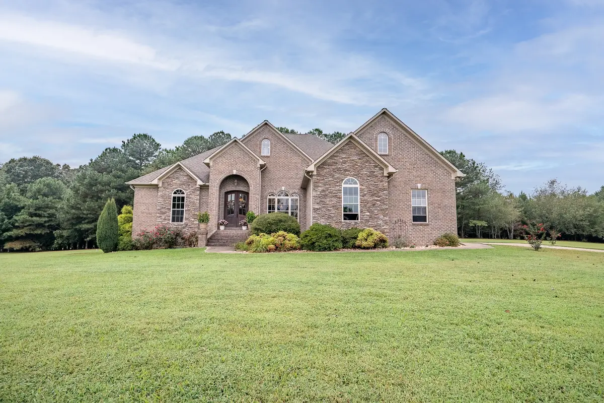 786 Hillview Dr, Lawrenceburg, TN 38464 - Image #1