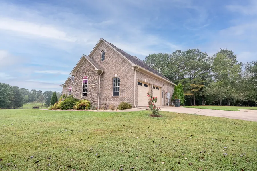 786 Hillview Dr, Lawrenceburg, TN 38464 - Image #3