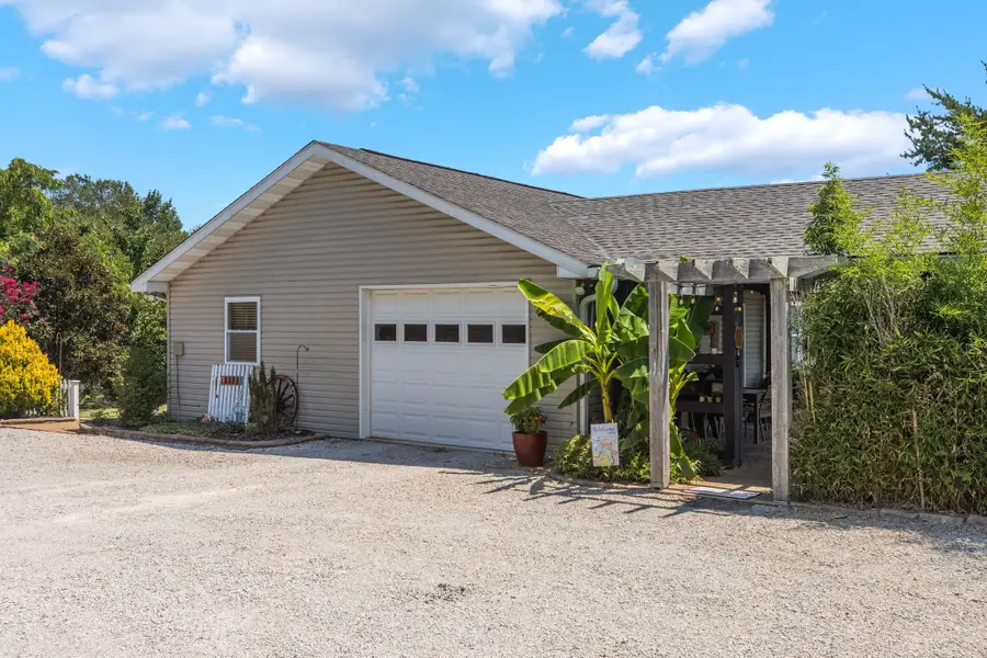 2402 Lobelville Hwy, Linden, TN 37096 - Image #3