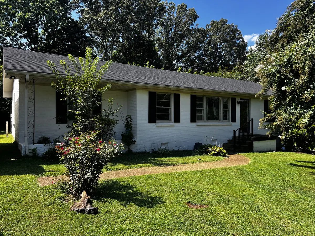 401 S Pawnee Dr, Springfield, TN 37172 - Image #1