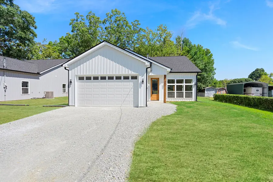 309 W Linden Ave, Hohenwald, TN 38462 - Image #2